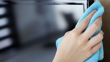 NHỮNG ĐIỀU NÊN TRÁNH KHI VỆ SINH MÀN HÌNH TIVI