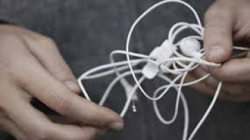 VÌ SAO TAI NGHE CỦA BẠN LUÔN RỐI BÙ?