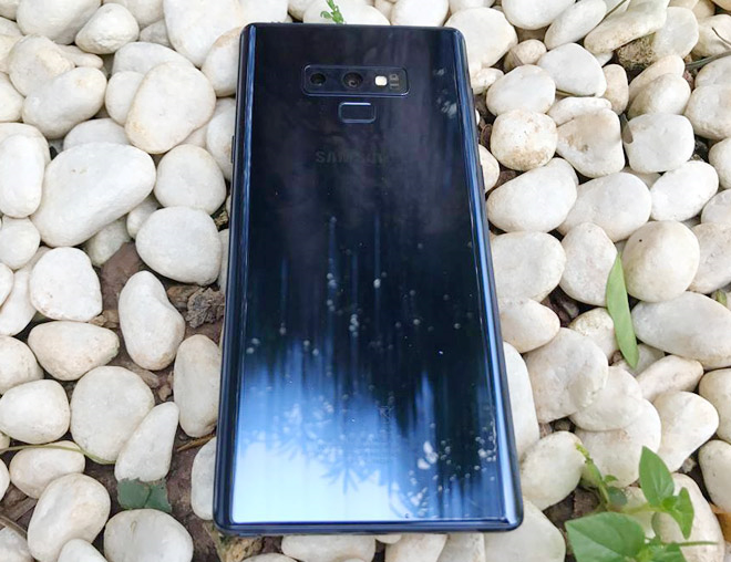 Mặt sau Note 9