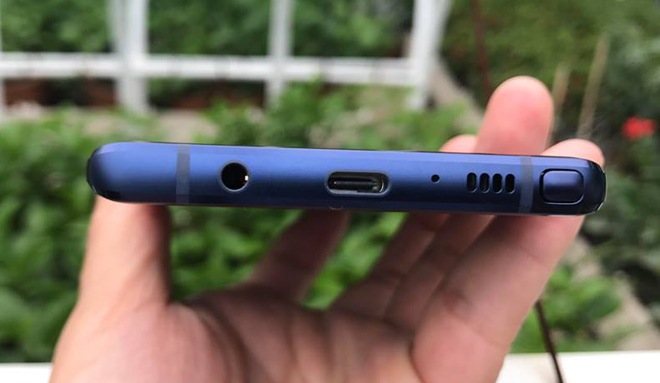 Cạnh dưới note 9