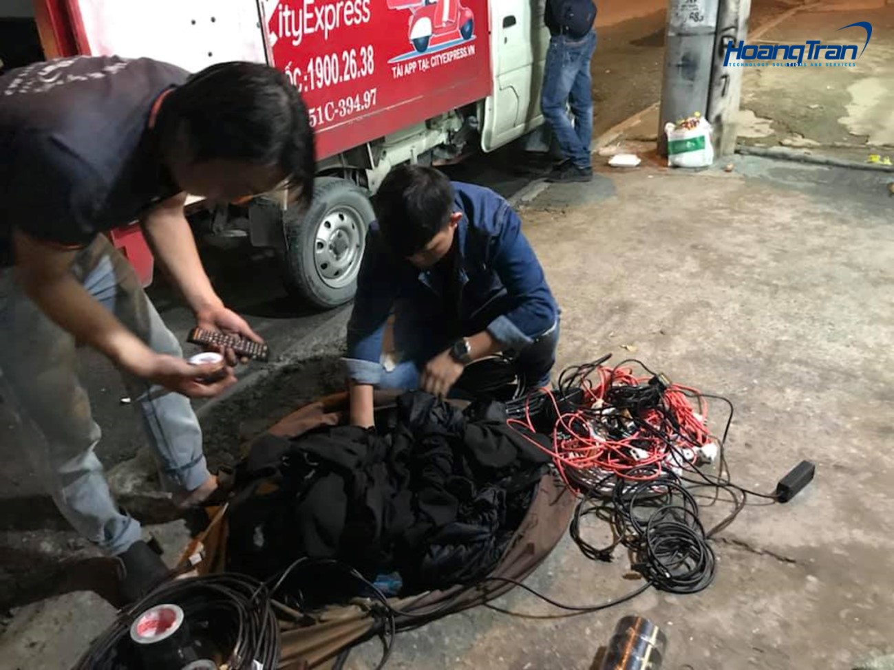 Quá trình chuẩn bị trước sự kiện của Hoàng Trần Team