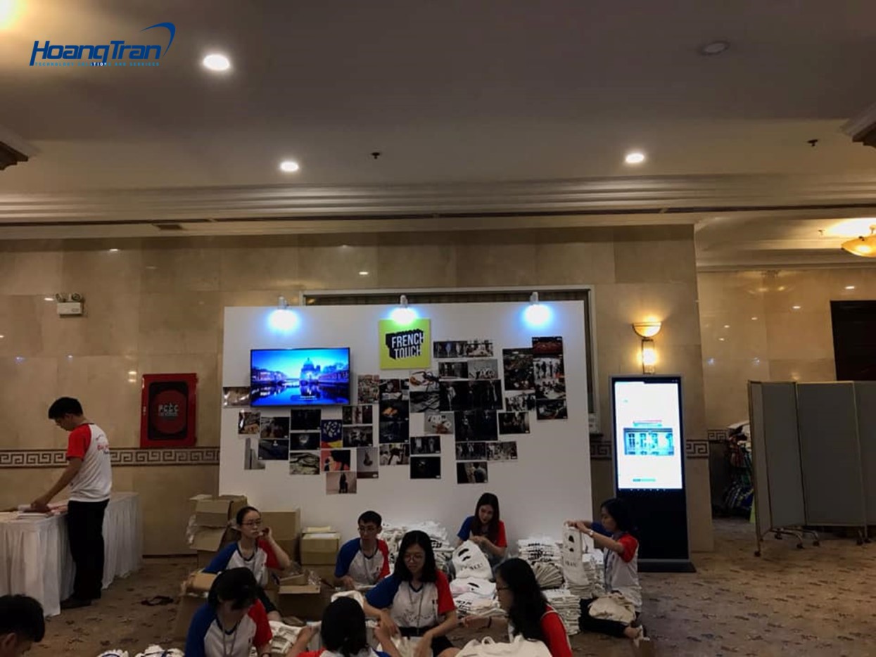 Màn hình kiosk quảng cáo mang tính chất trải nghiệm công nghệ
