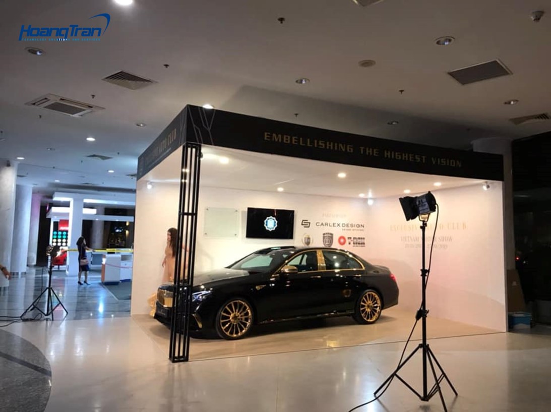 Hoàng Trần lắp đặt Video Wall và thiết lập Kiosk Standee Touchscreen