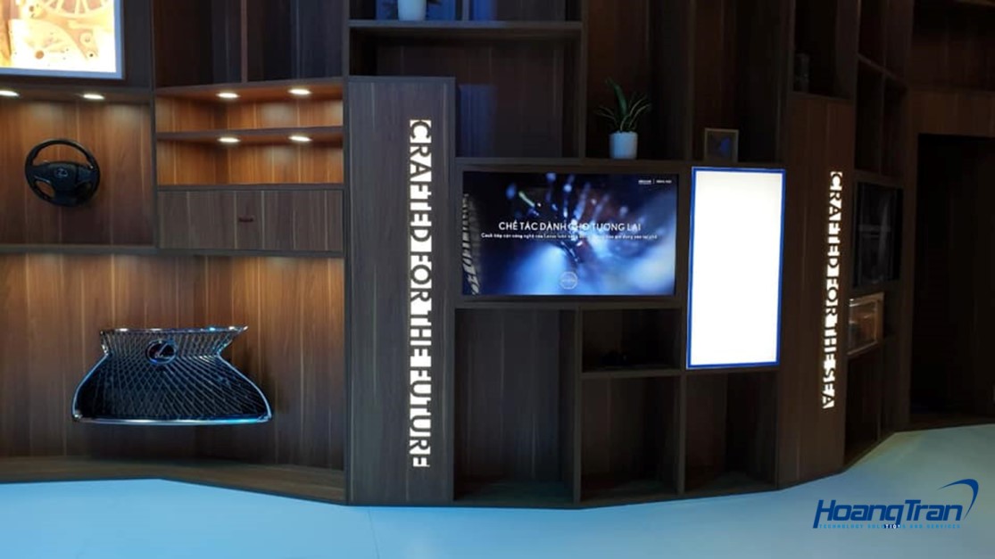 Thiết bị màn hình quảng cáo LCD do team Hoàng Trần lắp đặt.