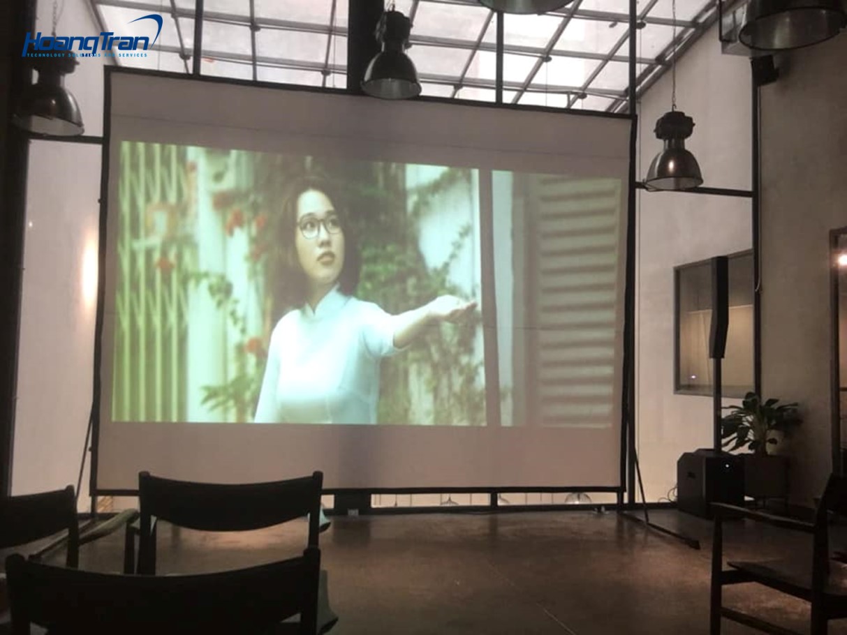 May chieu do sang cao phuc vu su kien