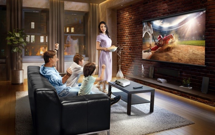 Hoàng Trần cho thuê máy chiếu giá rẻ phục vụ tổ chức sự kiện, giải trí gia đình