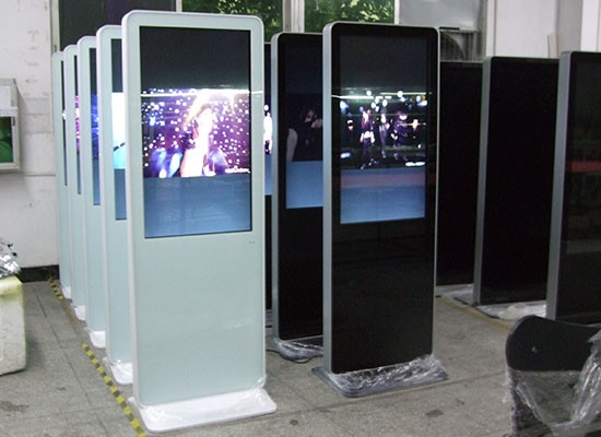 Màn hình kiosk quảng cáo luôn sẵn sàng cho thuê
