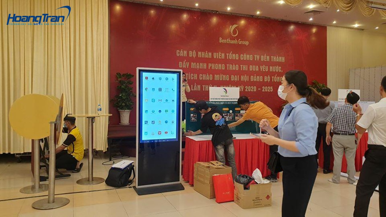 Hoang tran cung cap he thong man hinh quang cao dien tu