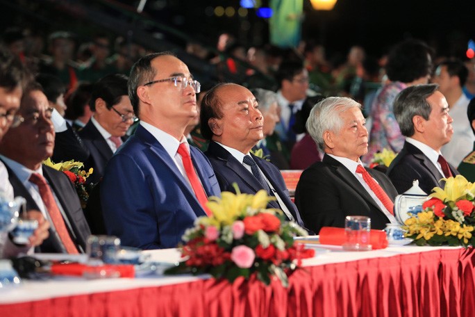 Khach moi vinh du trong su kien