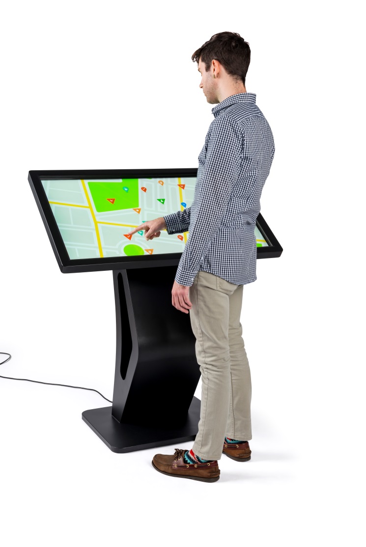Thue man hinh kiosk cam ung mat nghieng dang dung