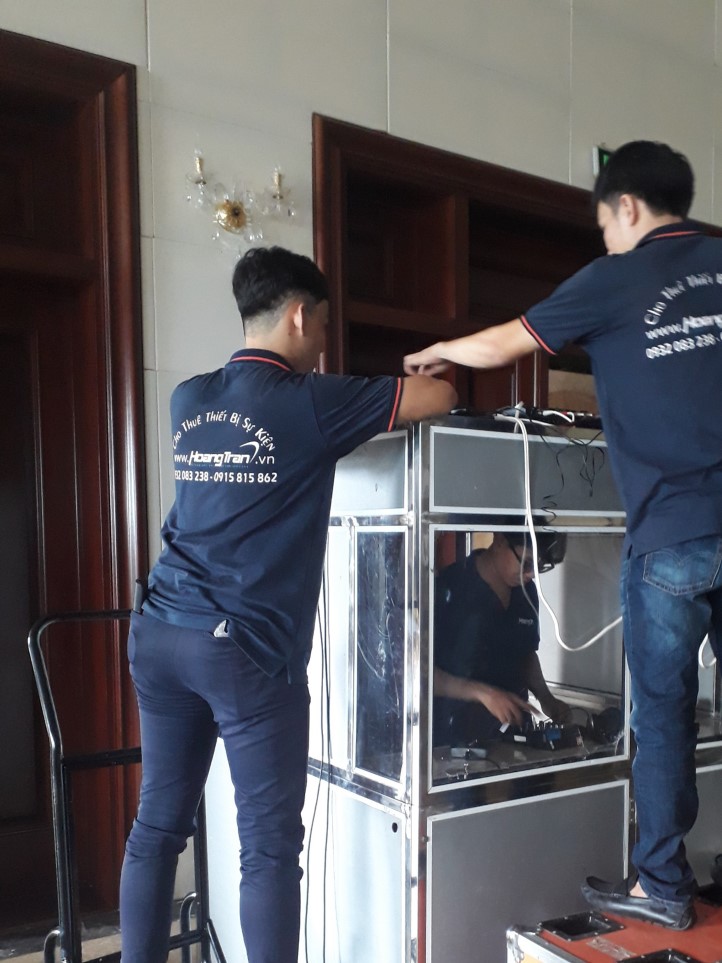 Hoang tran cung cap tron goi he thong tai nghe phien dich cho su kien