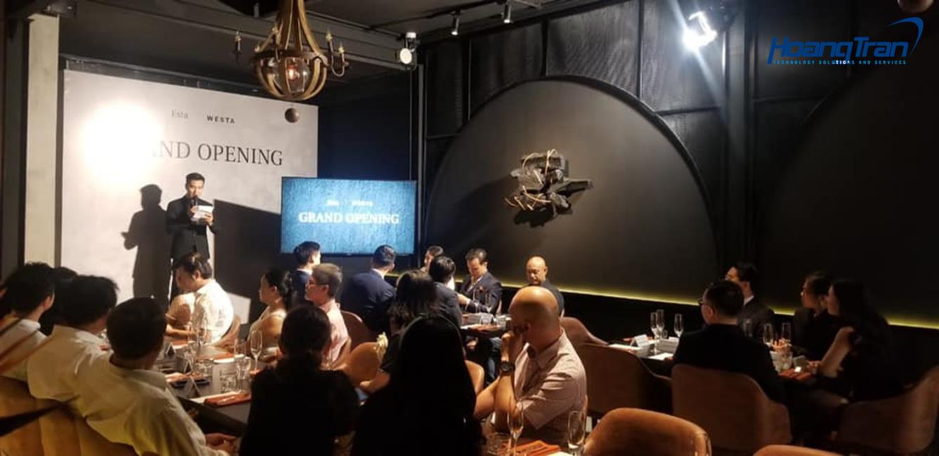 Mung buoi le khai truong cung thiet bi su kien cua hoang tran